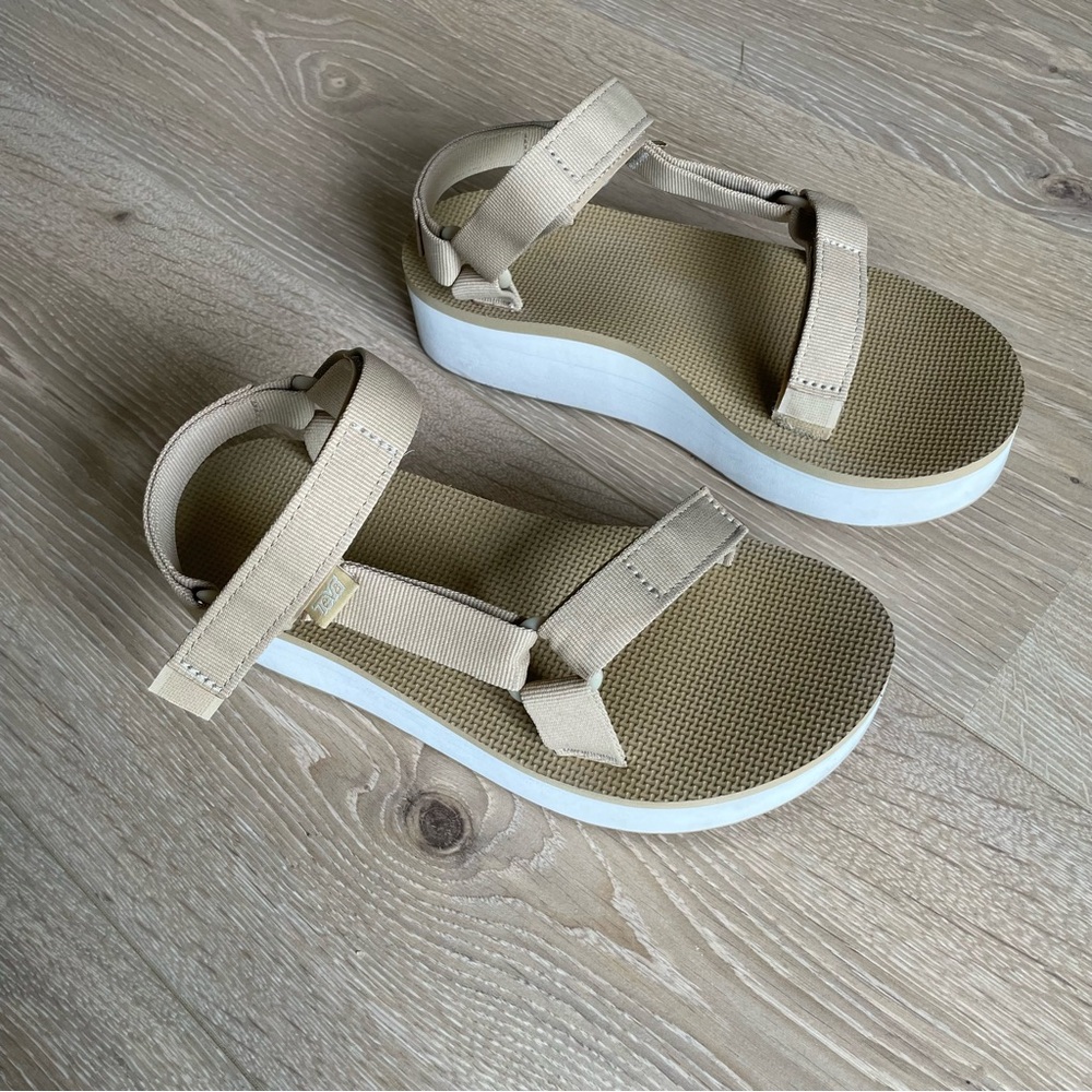 Teva Flatform Universal, Lark / Tan color, Size US 8 (EU 39)